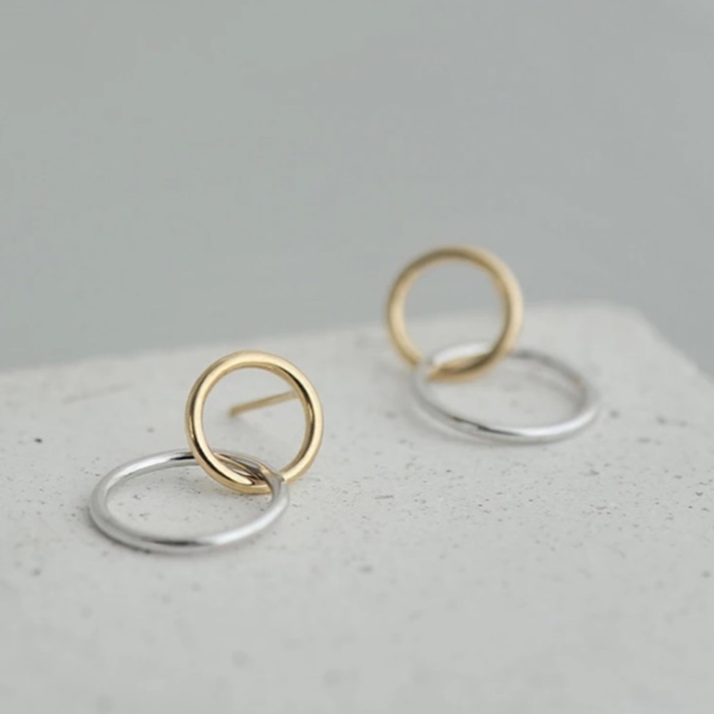 NEW Two Tone Double Interlocking Circle Earrings - Picture 2 of 6